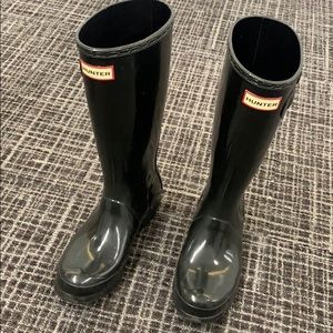 Black Kids Hunter Boots. Fits women size 7